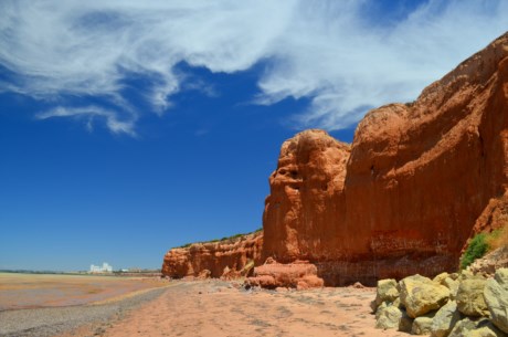 The cliffs of Tiddy Widdy Beach